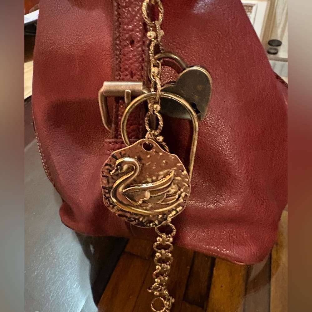 Free People Swan Bag Charm with Gold Hardware and Heart Lock NWT - Picture 3 of 7